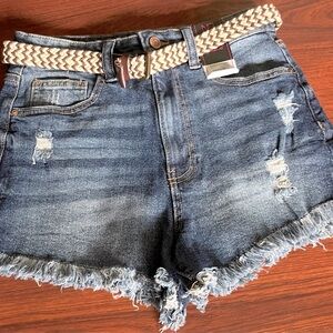 Jeans shorts with belt